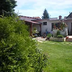 Semesterbostad Sophia Cozy Self Catering Dolni Brezany